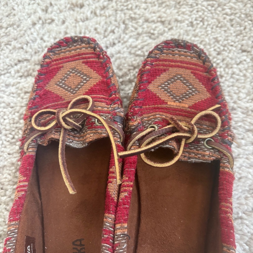 Minnetonka Women's Moccasin Slippers Aztec Woven Textile Slip On Shoes Size 5.5 - Picture 4 of 8